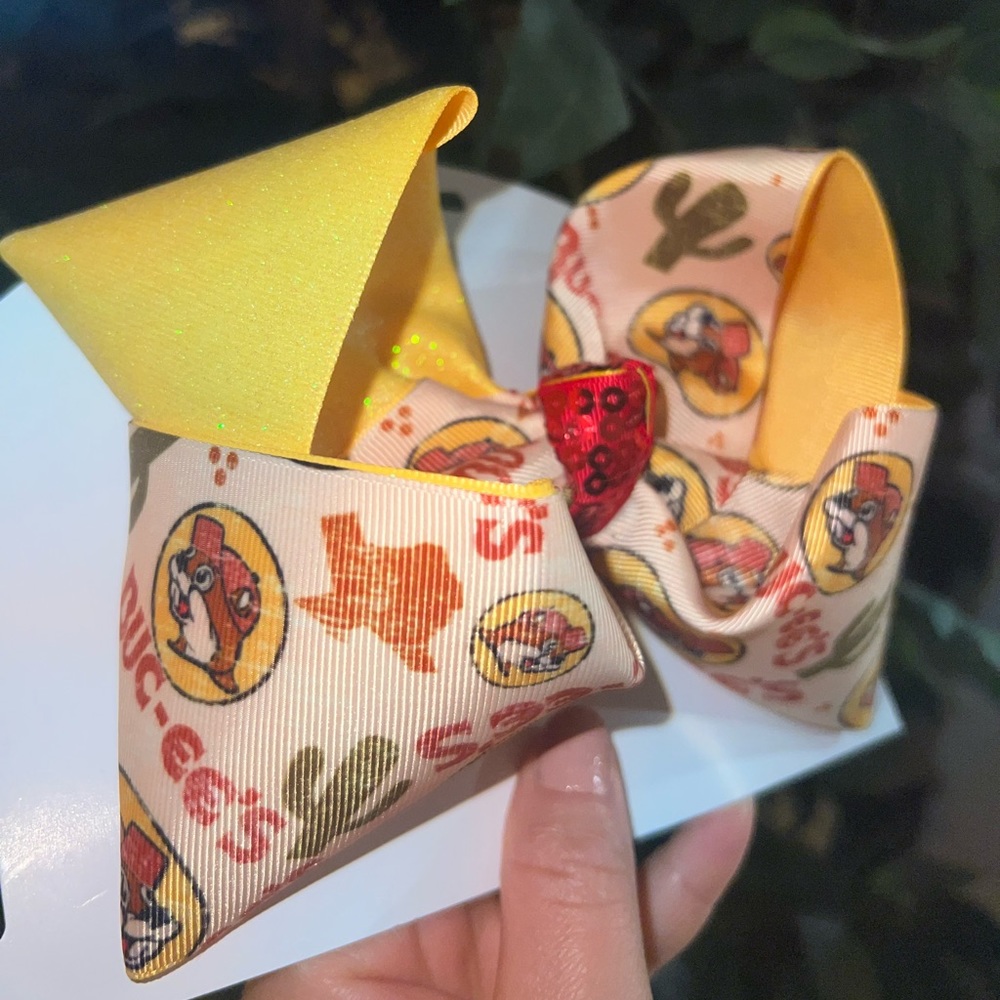 Buc-ee’s boutique bow